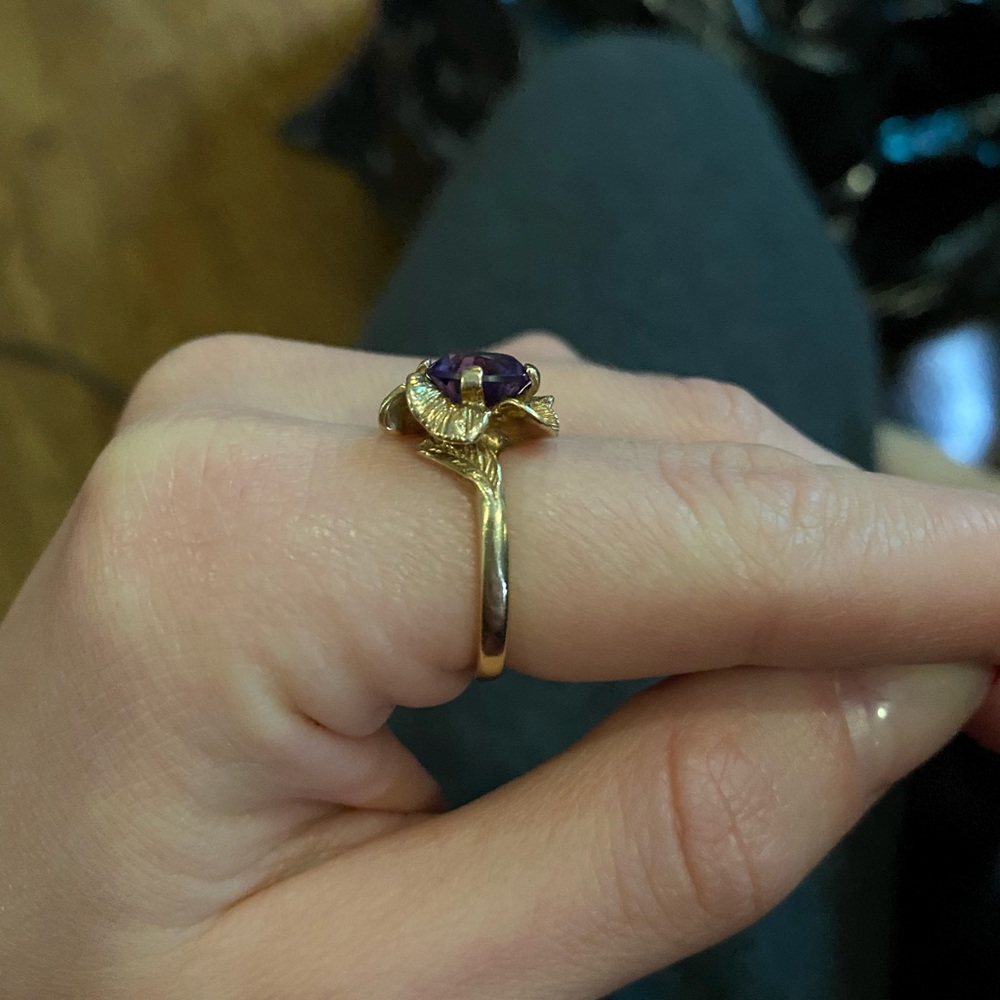 Vintage 14K Gold Amethyst Floral Ring - Picture 3 of 4